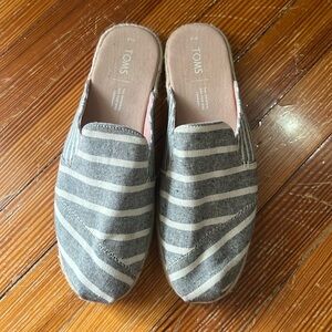 Like new Toms slide